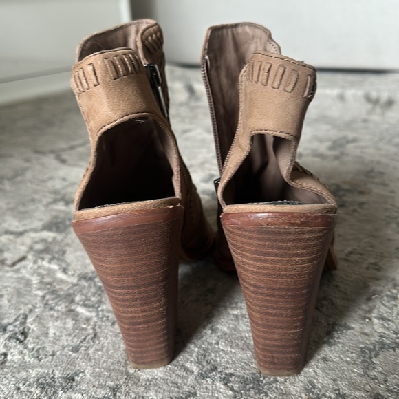 Vince Camuto sandals 8.5 - Picture 4 of 5